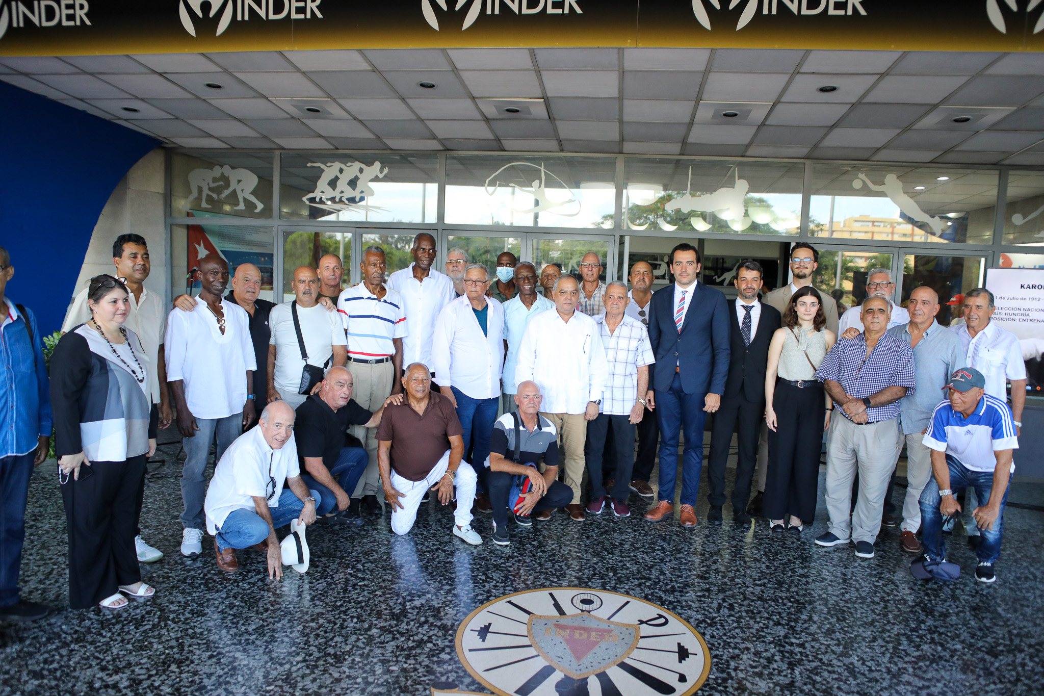 Inauguración de una placa en La Habana en memoria de Károly Laky